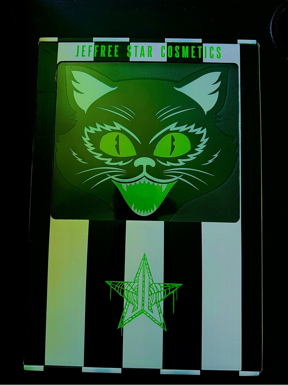 NINE LIVES GLOW Handmirror (BNIB)